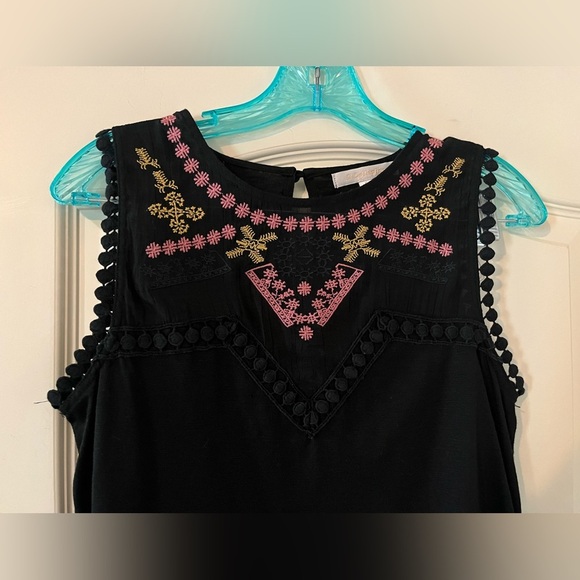 G Collection Rich Black Sleeveless Blouse with Embroidery Detail Women’s Small - Picture 4 of 10